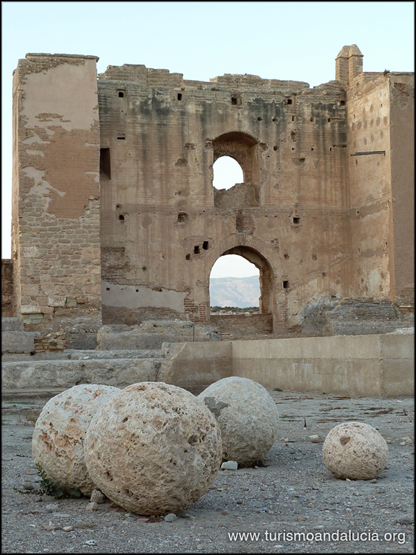 Bolas-en-la-Alcazaba-de-Almeria